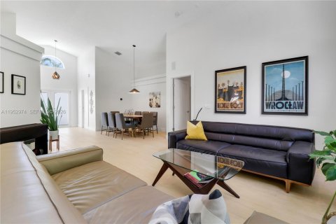 House in Palm Beach Gardens, Florida 3 bedrooms, 179.12 sq.m. № 2008018 - photo 14