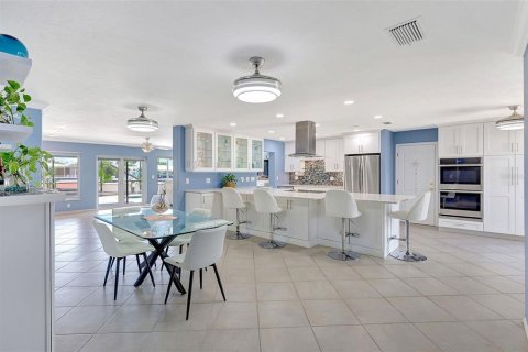 House in Bradenton, Florida 3 bedrooms, 203.64 sq.m. № 1833383 - photo 3