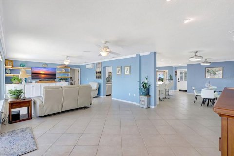 House in Bradenton, Florida 3 bedrooms, 203.64 sq.m. № 1833383 - photo 17
