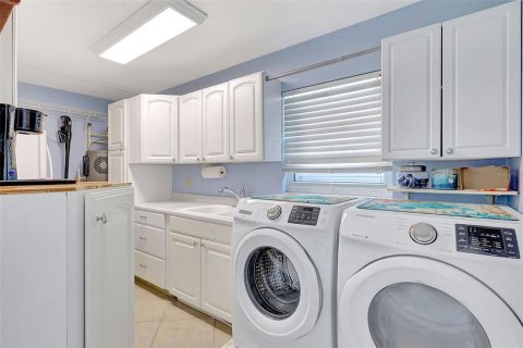 House in Bradenton, Florida 3 bedrooms, 203.64 sq.m. № 1833383 - photo 21