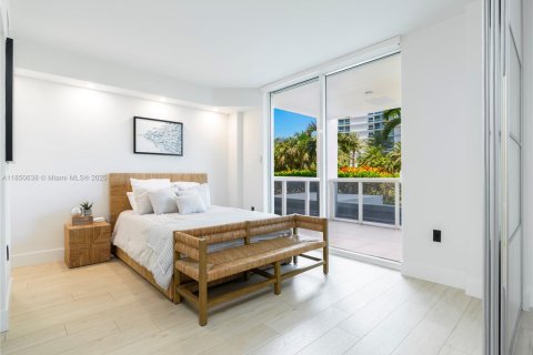 Condominio en venta en Bal Harbour, Florida, 2 dormitorios, 98.1 m2 № 1961837 - foto 13