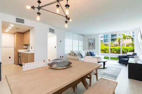 Condominio en venta en Bal Harbour, Florida, 2 dormitorios, 98.1 m2 № 1961837 - foto 2