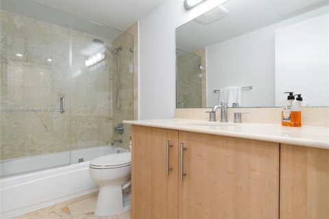 Condominio en venta en Bal Harbour, Florida, 2 dormitorios, 98.1 m2 № 1961837 - foto 17