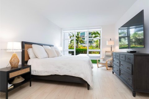 Condominio en venta en Bal Harbour, Florida, 2 dormitorios, 98.1 m2 № 1961837 - foto 18