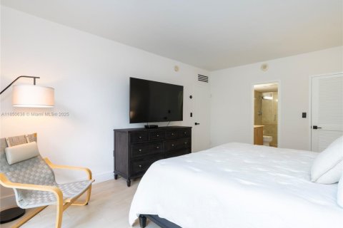 Condominio en venta en Bal Harbour, Florida, 2 dormitorios, 98.1 m2 № 1961837 - foto 19