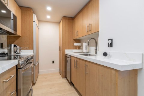 Condominio en venta en Bal Harbour, Florida, 2 dormitorios, 98.1 m2 № 1961837 - foto 5