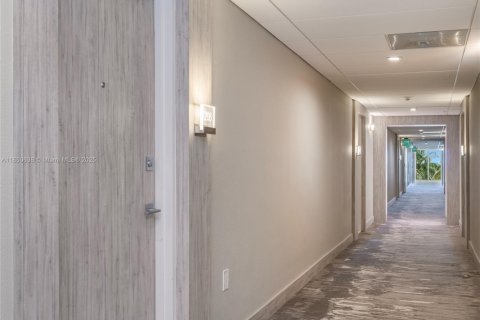 Condominio en venta en Bal Harbour, Florida, 2 dormitorios, 98.1 m2 № 1961837 - foto 21