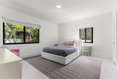 Villa ou maison à vendre à El Portal, Floride: 4 chambres, 214.6 m2 № 2427817 - photo 13