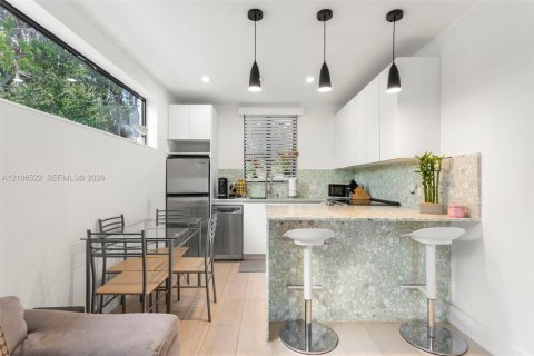Villa ou maison à vendre à El Portal, Floride: 4 chambres, 214.6 m2 № 2427817 - photo 23