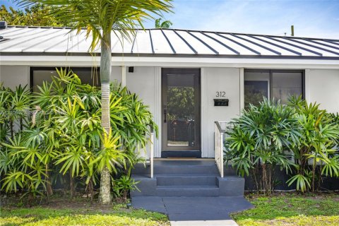 Villa ou maison à vendre à El Portal, Floride: 4 chambres, 214.6 m2 № 2427817 - photo 6
