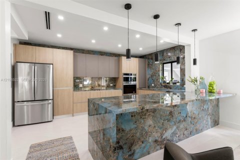 Villa ou maison à vendre à El Portal, Floride: 4 chambres, 214.6 m2 № 2427817 - photo 3