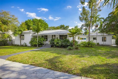 Villa ou maison à El Portal, Floride 4 chambres, 214.6 m2 № 2427817