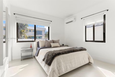 Villa ou maison à vendre à El Portal, Floride: 4 chambres, 214.6 m2 № 2427817 - photo 18