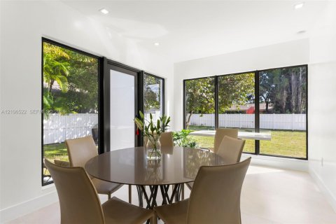 Villa ou maison à vendre à El Portal, Floride: 4 chambres, 214.6 m2 № 2427817 - photo 12