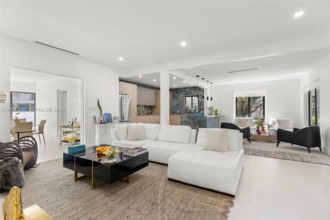 Villa ou maison à vendre à El Portal, Floride: 4 chambres, 214.6 m2 № 2427817 - photo 2