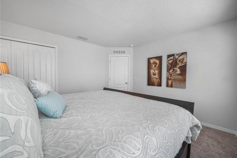 House in Davenport, Florida 5 bedrooms, 287.25 sq.m. № 2204159 - photo 26