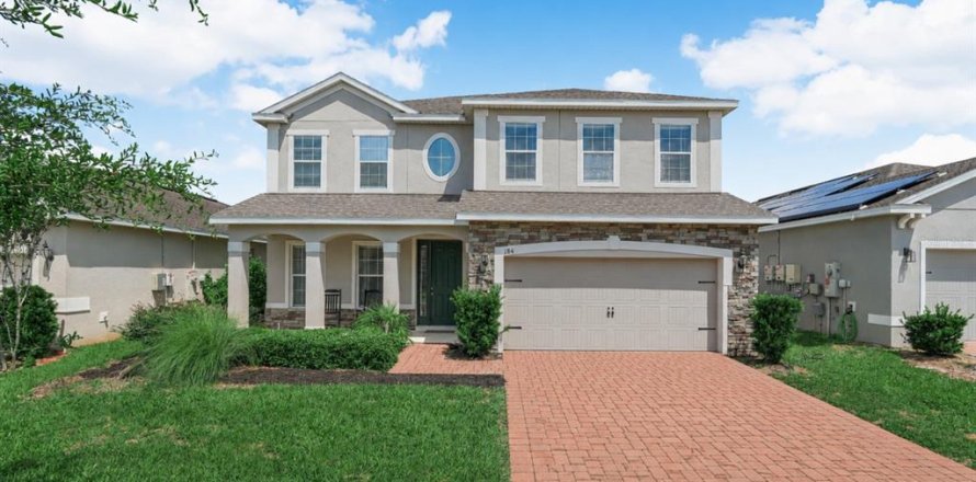 House in Davenport, Florida 5 bedrooms, 287.25 sq.m. № 2204159