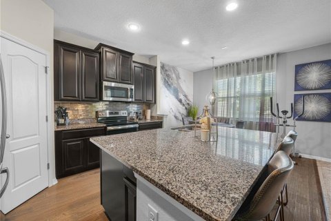 House in Davenport, Florida 5 bedrooms, 287.25 sq.m. № 2204159 - photo 9