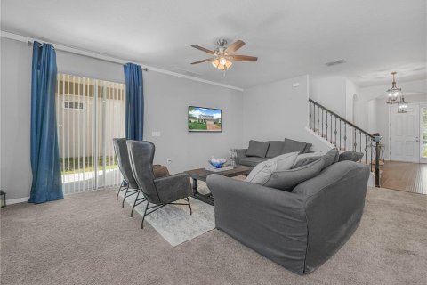 House in Davenport, Florida 5 bedrooms, 287.25 sq.m. № 2204159 - photo 11