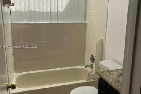 Condominio en alquiler en North Lauderdale, Florida, 3 dormitorios, 110.18 m2 № 2011264 - foto 10