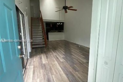 Condominio en alquiler en North Lauderdale, Florida, 3 dormitorios, 110.18 m2 № 2011264 - foto 3