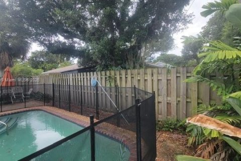 House in Fort Lauderdale, Florida 3 bedrooms, 153.1 sq.m. № 1958092 - photo 8