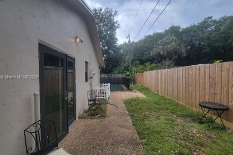 House in Fort Lauderdale, Florida 3 bedrooms, 153.1 sq.m. № 1958092 - photo 11