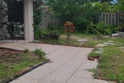 House in Fort Lauderdale, Florida 3 bedrooms, 153.1 sq.m. № 1958092 - photo 1