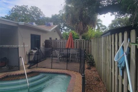 House in Fort Lauderdale, Florida 3 bedrooms, 153.1 sq.m. № 1958092 - photo 6