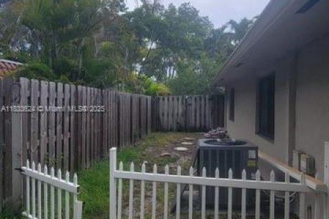 House in Fort Lauderdale, Florida 3 bedrooms, 153.1 sq.m. № 1958092 - photo 14