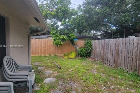 House in Fort Lauderdale, Florida 3 bedrooms, 153.1 sq.m. № 1958092 - photo 12