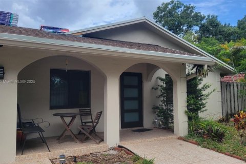 House in Fort Lauderdale, Florida 3 bedrooms, 153.1 sq.m. № 1958092 - photo 19