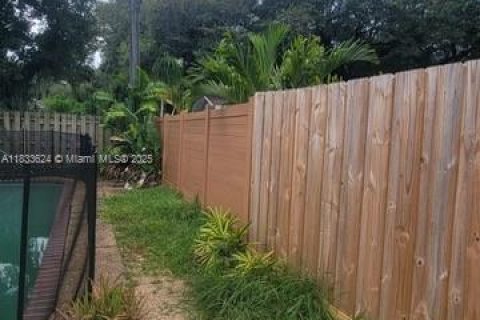 House in Fort Lauderdale, Florida 3 bedrooms, 153.1 sq.m. № 1958092 - photo 9