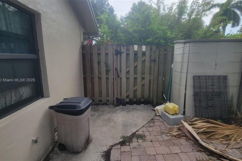 House in Fort Lauderdale, Florida 3 bedrooms, 153.1 sq.m. № 1958092 - photo 3