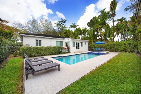 Villa ou maison à vendre à Coral Gables, Floride: 3 chambres, 133.59 m2 № 2046779 - photo 2