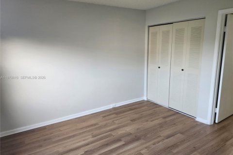 Condominio en venta en Pembroke Pines, Florida, 1 dormitorio, 55.93 m2 № 2031465 - foto 20