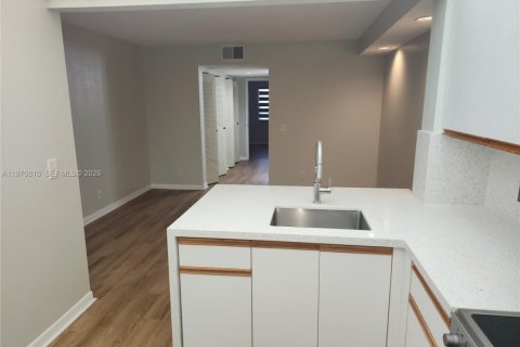 Condominio en venta en Pembroke Pines, Florida, 1 dormitorio, 55.93 m2 № 2031465 - foto 7