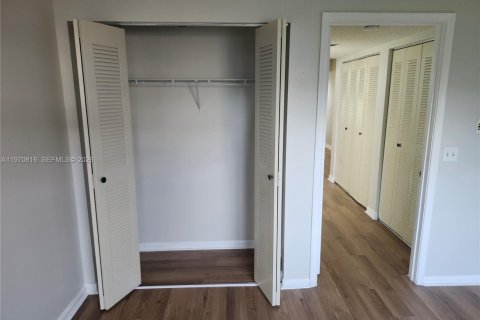 Condominio en venta en Pembroke Pines, Florida, 1 dormitorio, 55.93 m2 № 2031465 - foto 19