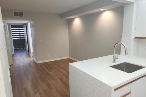 Condominio en venta en Pembroke Pines, Florida, 1 dormitorio, 55.93 m2 № 2031465 - foto 8