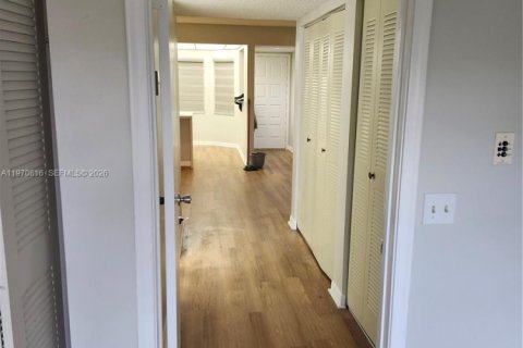 Condominio en venta en Pembroke Pines, Florida, 1 dormitorio, 55.93 m2 № 2031465 - foto 18