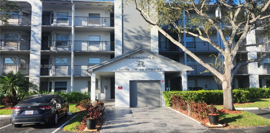 Condominio en Pembroke Pines, Florida, 1 dormitorio № 2031465