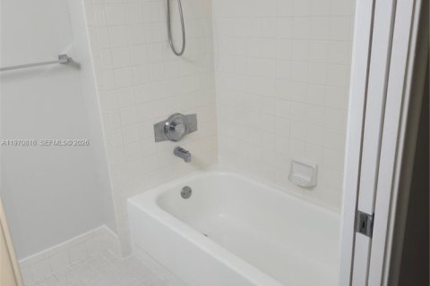 Condominio en venta en Pembroke Pines, Florida, 1 dormitorio, 55.93 m2 № 2031465 - foto 14
