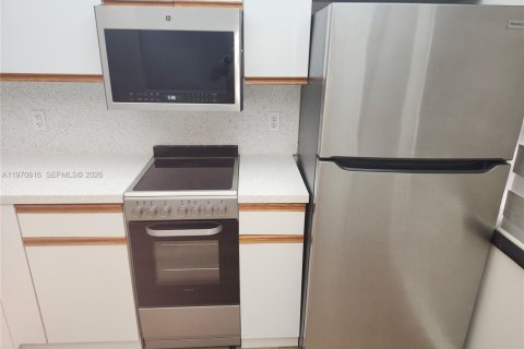 Condominio en venta en Pembroke Pines, Florida, 1 dormitorio, 55.93 m2 № 2031465 - foto 6