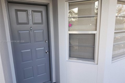 Condominio en venta en Pembroke Pines, Florida, 1 dormitorio, 55.93 m2 № 2031465 - foto 3