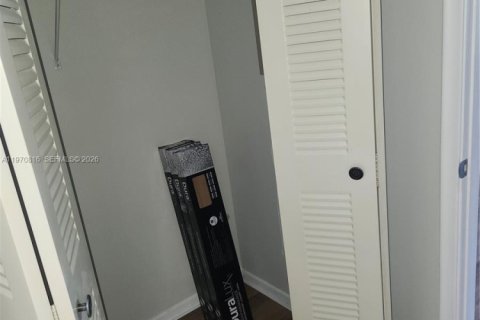 Condominio en venta en Pembroke Pines, Florida, 1 dormitorio, 55.93 m2 № 2031465 - foto 17