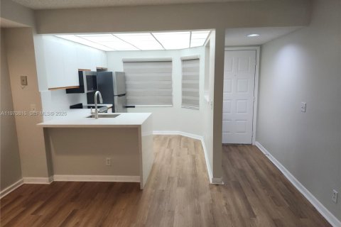 Condominio en venta en Pembroke Pines, Florida, 1 dormitorio, 55.93 m2 № 2031465 - foto 11
