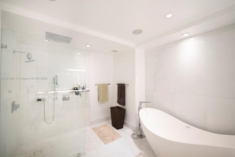 Condo in Sunny Isles Beach, Florida, 4 bedrooms  № 1776431 - photo 23