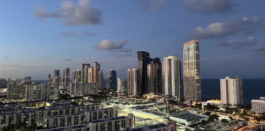 Condo in Sunny Isles Beach, Florida, 4 bedrooms № 1776431
