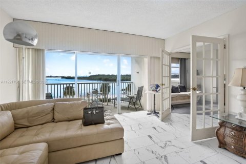 Condominio en venta en Sunny Isles Beach, Florida, 2 dormitorios, 113.34 m2 № 1975356 - foto 21