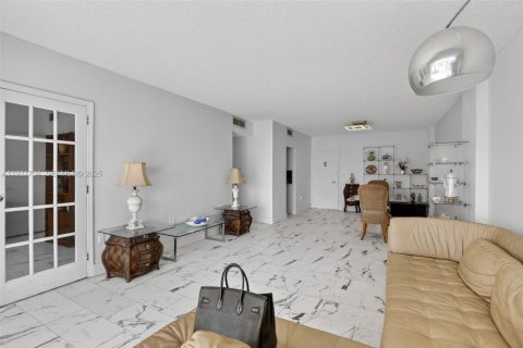 Condominio en venta en Sunny Isles Beach, Florida, 2 dormitorios, 113.34 m2 № 1975356 - foto 22